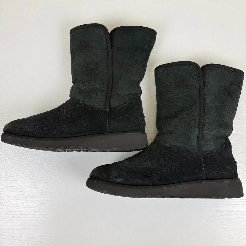 EUC UGG Alexey II Black Suede Kids Boots S/N 1017299K